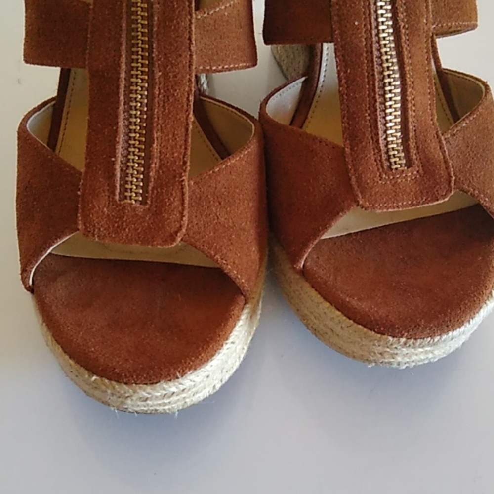 Micheal Kors Damita Brown and Gold Wedges - Picture 5 of 7